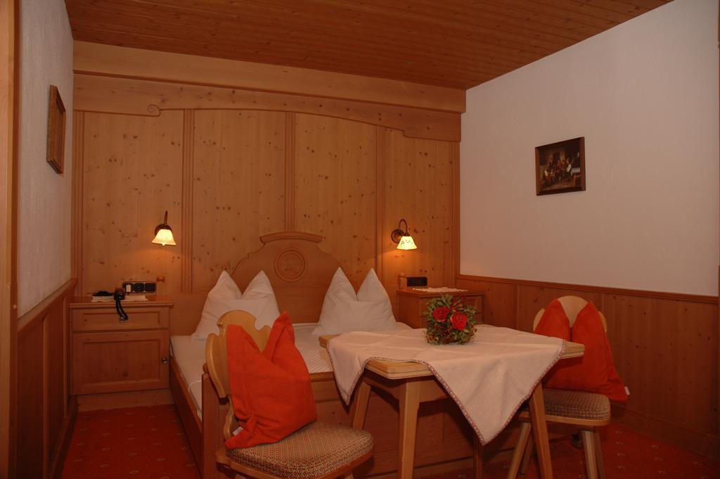 Hotel-Garni Almhof Mayrhofen Exterior foto